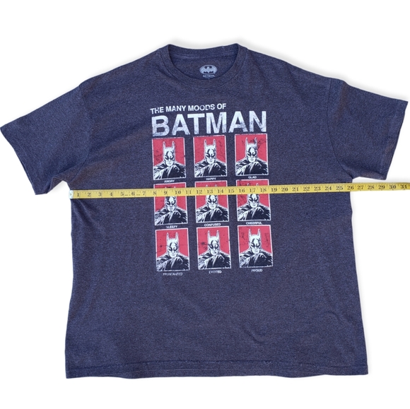 Mens Batman "The many moods" gray tee - Picture 6 of 7